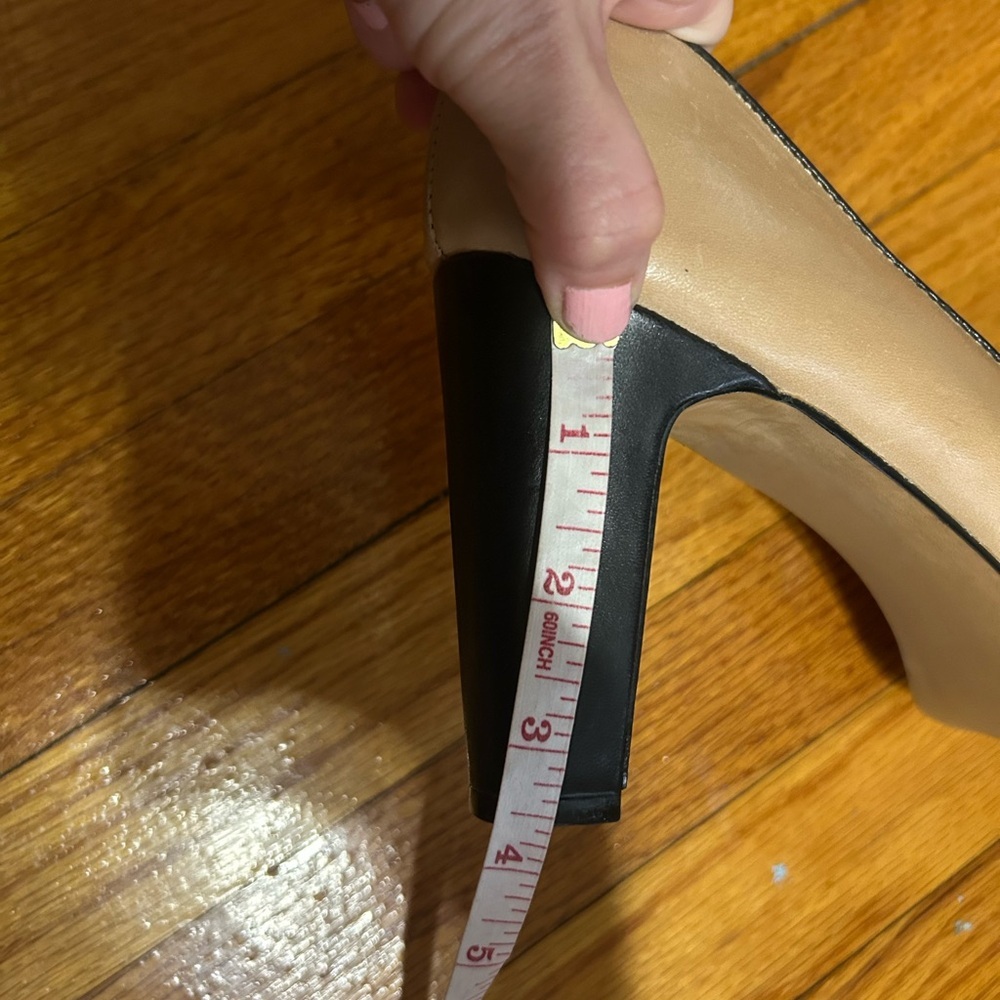Fossil Two-Tone Tan and Black Cap-Toe Pumps - Picture 11 of 11